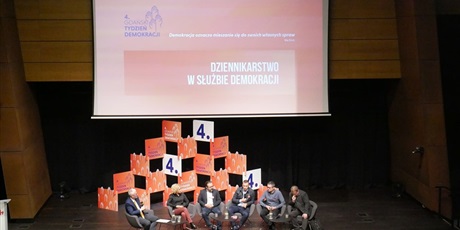 Powiększ grafikę: 4-gdanski-tydzien-demokracji-debata-dziennikarzy-98923.jpg