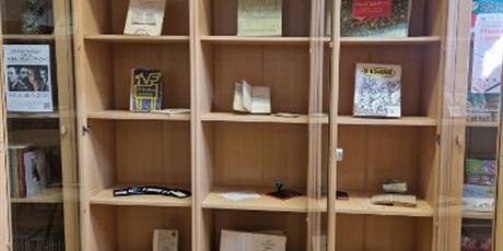 Powiększ grafikę: pazdziernik-miesiacem-bibliotek-szkolnych-715442.jpg
