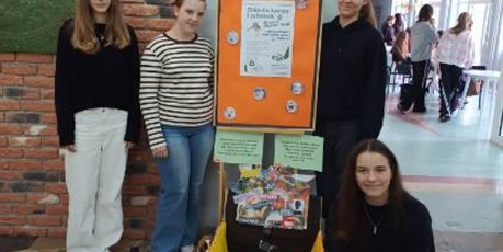 Powiększ grafikę: pazdziernik-miesiacem-bibliotek-szkolnych-715443.jpg