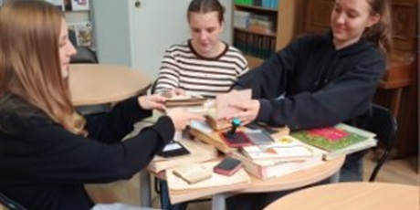 Powiększ grafikę: pazdziernik-miesiacem-bibliotek-szkolnych-715444.jpg