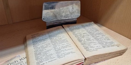 Powiększ grafikę: pazdziernik-miesiacem-bibliotek-szkolnych-715447.jpg
