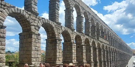 Powiększ grafikę: podroz-do-szkoly-jezykowej-tia-tula-w-salamance-689134.jpg