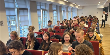 Powiększ grafikę: wizyta-studyjna-klas-3a-3b-3c-3d-3e-3f-3g-3h-w-pjatk-w-gdansku-686466.jpg