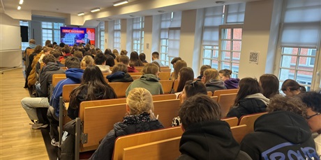 Powiększ grafikę: wizyta-studyjna-klas-3a-3b-3c-3d-3e-3f-3g-3h-w-pjatk-w-gdansku-686468.jpg