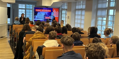 Powiększ grafikę: wizyta-studyjna-klas-3a-3b-3c-3d-3e-3f-3g-3h-w-pjatk-w-gdansku-686470.jpg