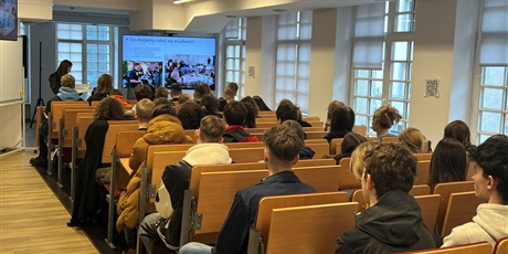 Powiększ grafikę: wizyta-studyjna-klas-3a-3b-3c-3d-3e-3f-3g-3h-w-pjatk-w-gdansku-686471.jpg