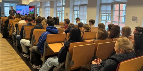 Powiększ grafikę: wizyta-studyjna-klas-3a-3b-3c-3d-3e-3f-3g-3h-w-pjatk-w-gdansku-686472.jpg