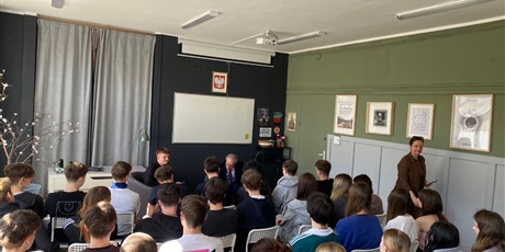 Powiększ grafikę: wizyta-z-lycee-alain-fournier-w-bourges-francja-682578.jpg