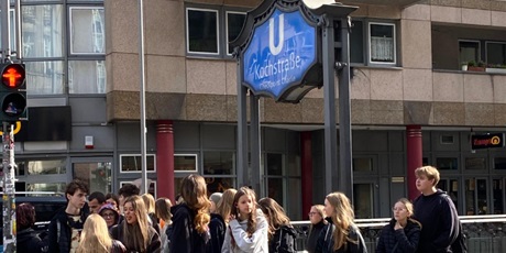 Powiększ grafikę: wycieczka-klasy-3c-do-berlina-641464.jpg