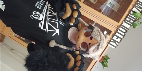 Powiększ grafikę: zakonczyl-sie-dzien-kota-w-bibliotece-676665.jpg