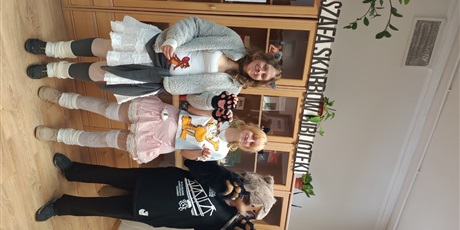 Powiększ grafikę: zakonczyl-sie-dzien-kota-w-bibliotece-676666.jpg