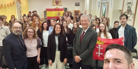 Powiększ grafikę: Wizyta Pani Ambasador Królestwa Hiszpanii Victorii Ortega Gutierrez oraz Pana Radcy d/s Edukacji José Aurelio Llaneza Villanueva w naszej Szkole