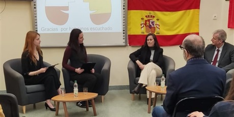Powiększ grafikę: Wizyta Pani Ambasador Królestwa Hiszpanii Victorii Ortega Gutierrez oraz Pana Radcy d/s Edukacji José Aurelio Llaneza Villanueva w naszej Szkole